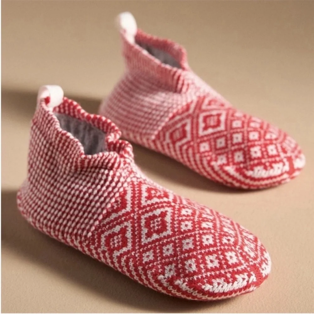 Anthropologie Bombas Cozy Red Patterned Gripper Slipper Size large